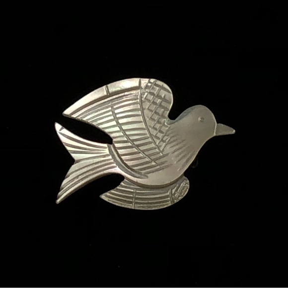 Carved Dove Bird Mother of Pearl Pin Brooch peace - Picture 2 of 6